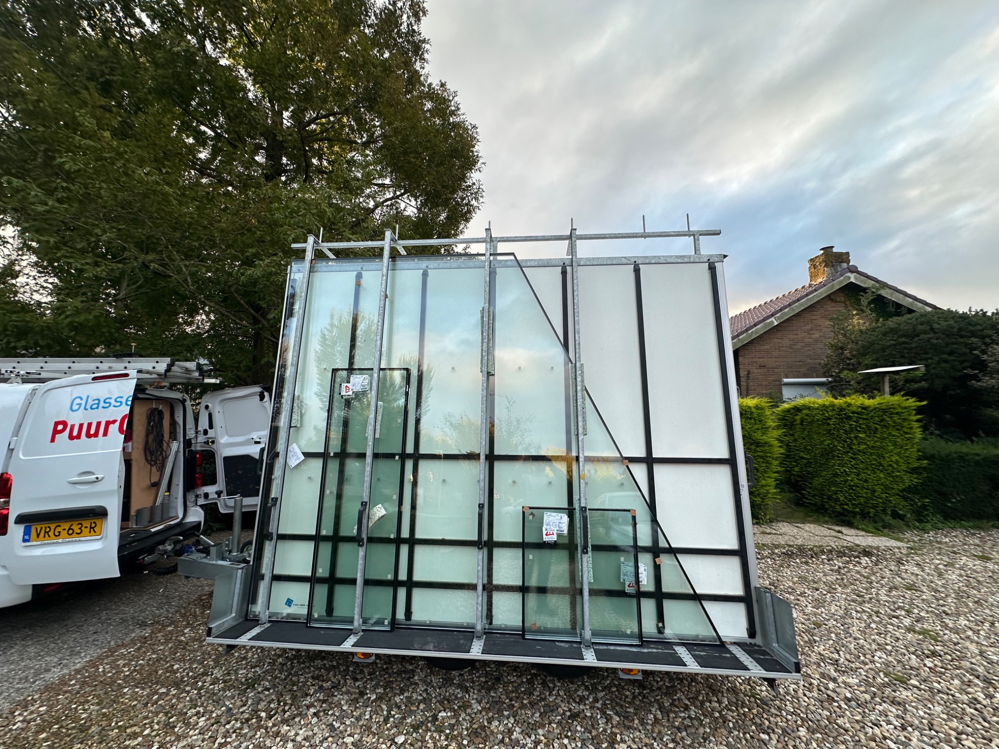 PuurGlass bus met glas op glasbok