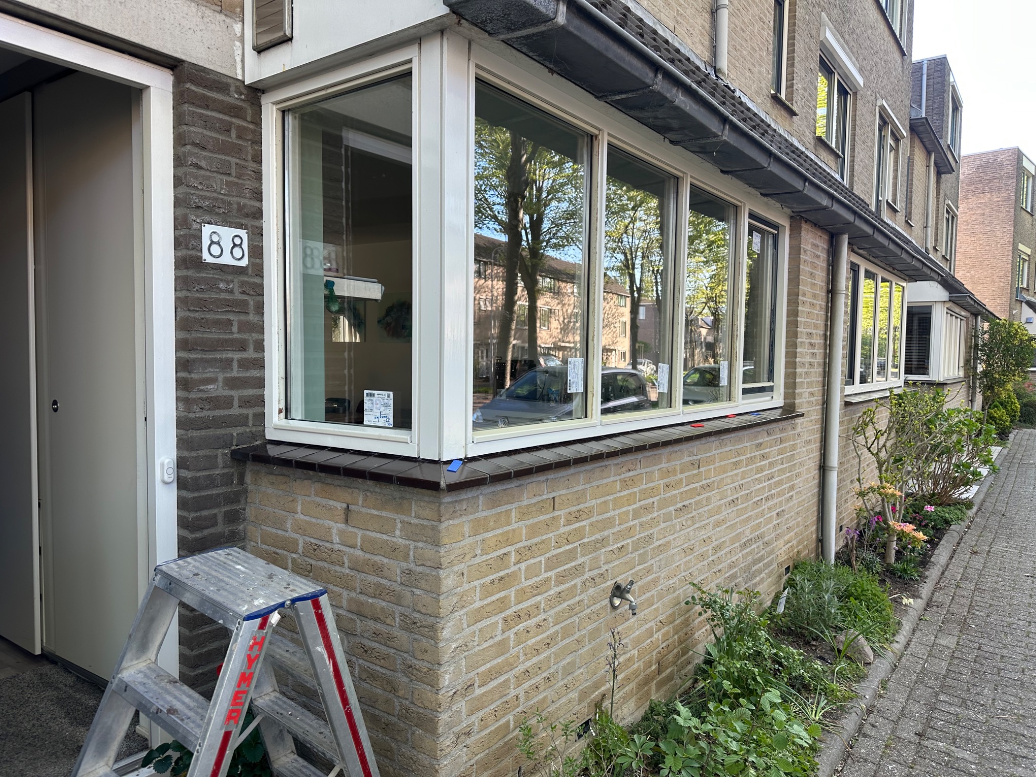 Hoekwoning met nieuw glas